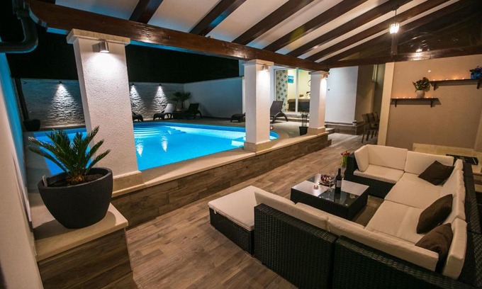 Pula Apartamento | Luxury apartment Elis with private pool