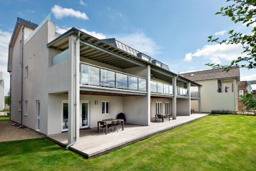Cirencester Apartamento | Luxury apartment with spa access on a nature reserve Dragonfly HM106