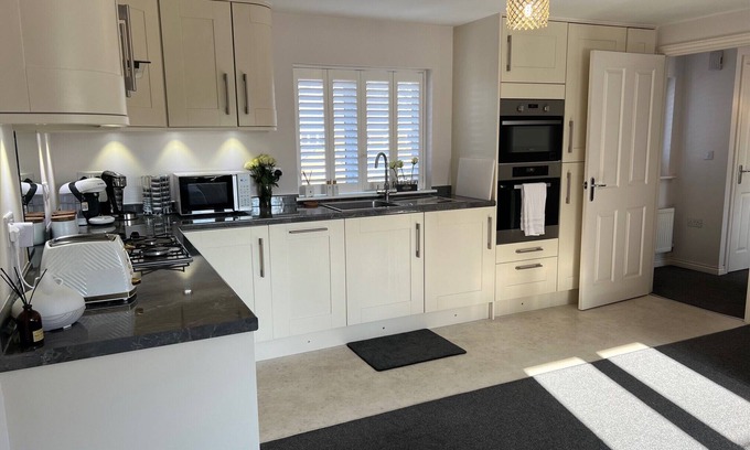 Lichfield Apartamento | Luxury apartment in central Lichfield. Free parking. Sleeps up to 6 people