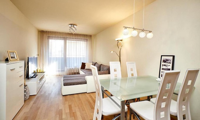 Prague 8 Apartamento | Luxury Apartment in Prague and FREE Parking!