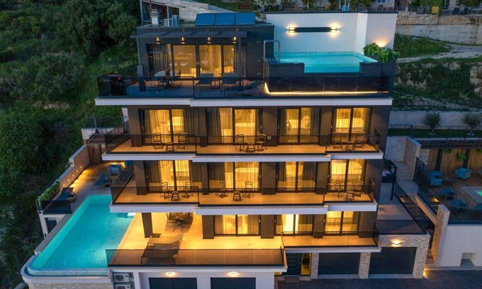 Moca Apartamento | Apartamento de lujo Makarska Black Magic 1 con piscina, gimnasio, sauna y vista al mar