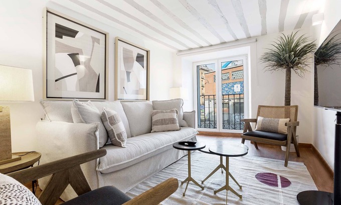Barrio de La Latina Apartamento | Luxury apartment near La Latina.Plaza de la Cebada
