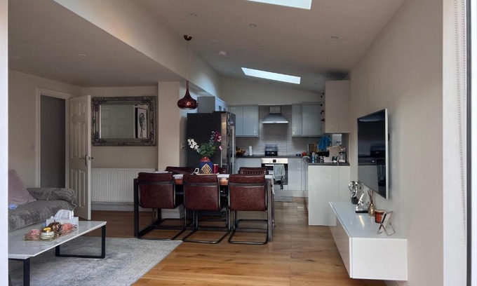 Northolt Mandeville Apartamento | Luxury apartment with garden!