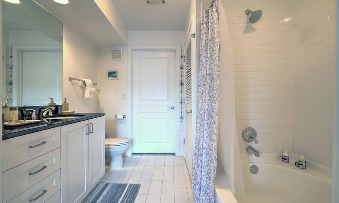 Herndon Apartamento | Luxury Apartment with In-unit Washer/Dryer, Balcony, Gym, & Clubhouse.