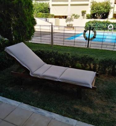 Kato Diminio Apartamento | Luxury Apartment with Pool View