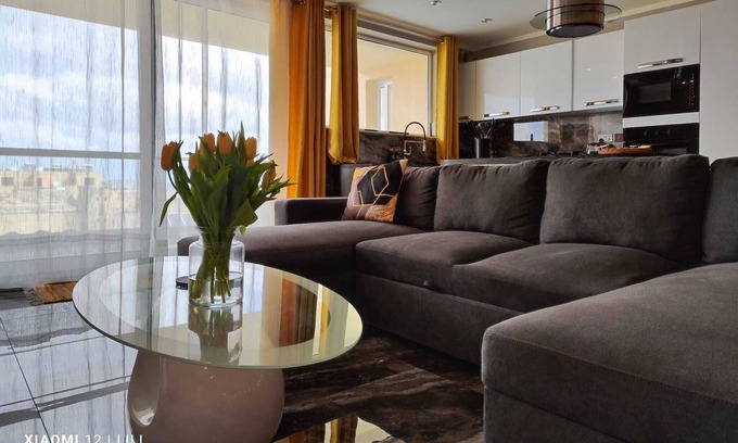 Sannat Apartamento | Luxury Apartment with The Communal Pool