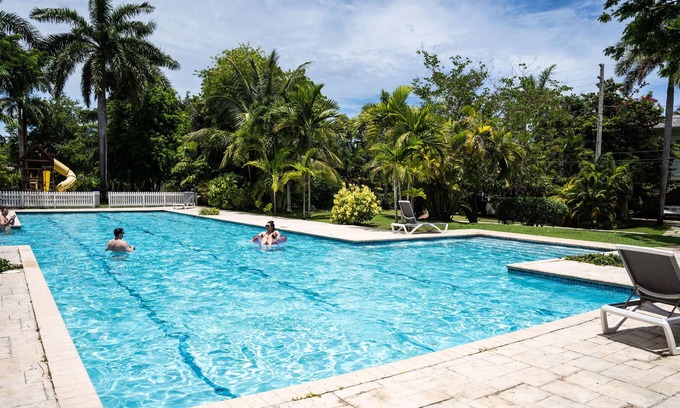 Lagoons Hotel | Luxury Apartments and Rooms The Lagoons