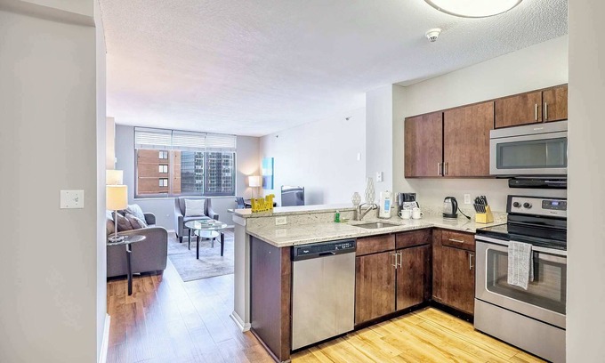 White Plains Apartamento | Luxury Apt Downtown Near Train