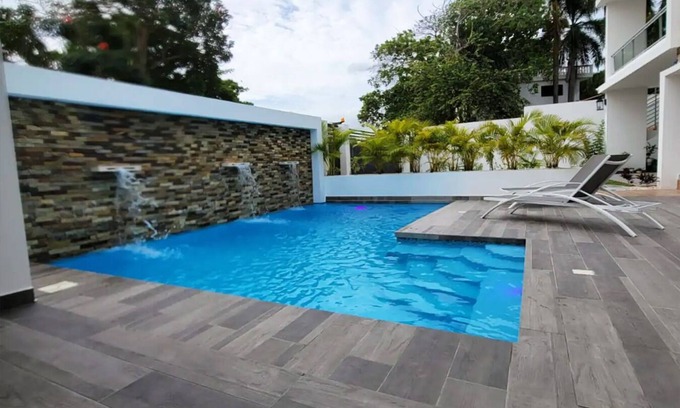 Los Brazos Apartamento | Luxury Apt w/ Pool 5-min Walk to Beach & Ocean World
