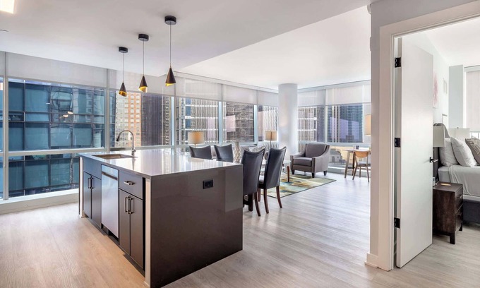 New Rochelle Apartamento | Luxury Apt with Infrared Sauna-333-1206