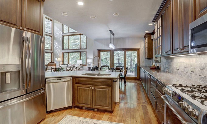 Edwards Casa | Luxury Arrowhead - Walk To Lifts! Private Entrance 4 Bedroom Home