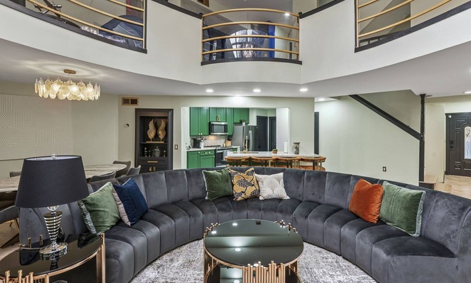 Greenway Plaza-Upper Kirby Casa | Luxury Art Deco Inspired Home in Upper Kirby