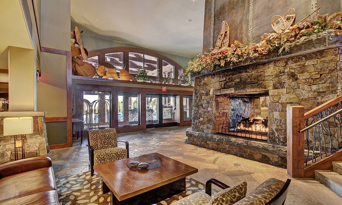 Peak 8 Condominio | Luxury At Base Of Peak 8, Steps From Winter Activities 2 Bedroom Condo by RedAwning