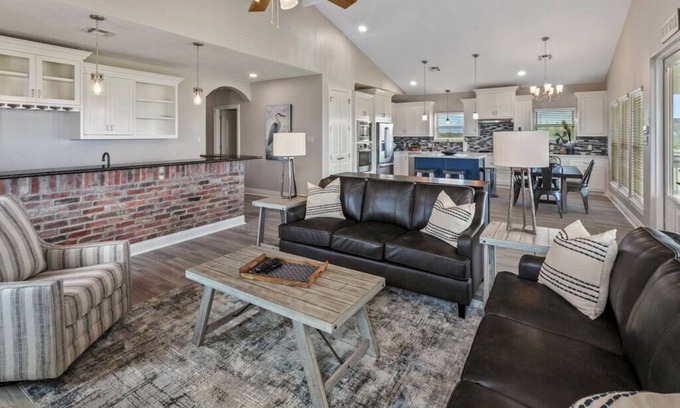 Hackberry Casa | Luxury at the Water