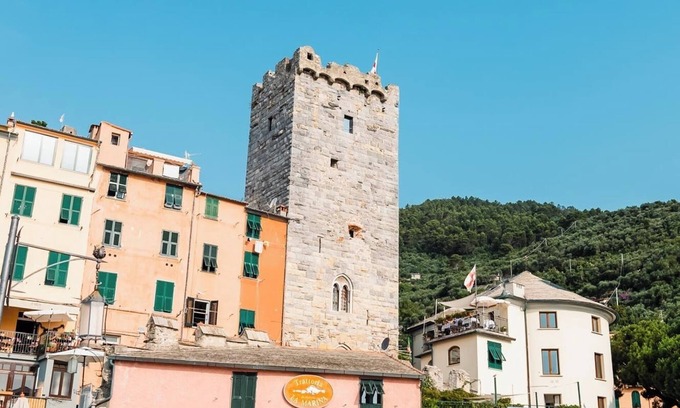 Portovenere Apartamento | Luxury at Torre Venere - The World's Oldest Tower Stay with Modern Amenities