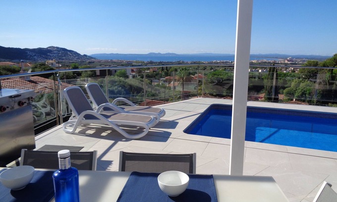 El Mas Fumats Villa | Lujo en Villa Rosas, piscina, mágica vista al mar y montaña