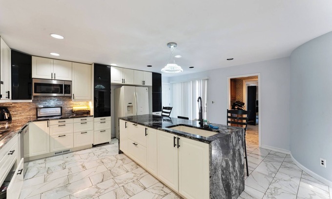 Bay Shore Casa | LUXURY BAY SHORE HOME