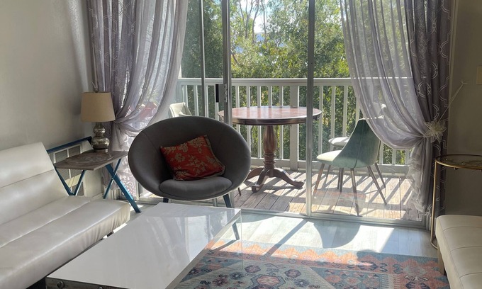Benicia Casa | Luxury bay view apartment in Southampton, Benicia