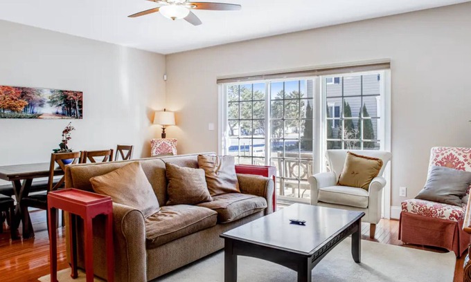 Rehoboth Beach Condominio | LUXURY BEACH CONDO - 3 BR/BA- CLEAN LINENS INCLUDED!