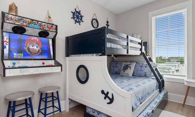 Emerald Isle Apartamento | Luxury Beach Condo 5 Min Walk to Beach Shops