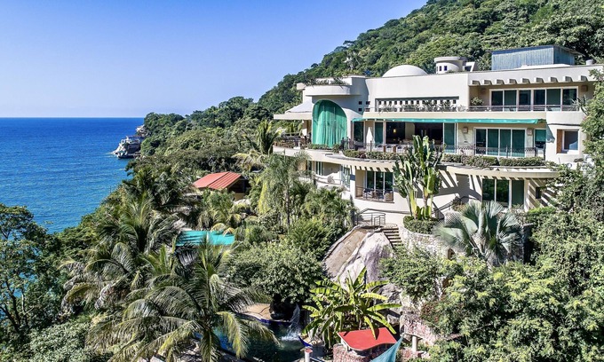 Boca de Tomatlán Villa | Luxury Beach Frontage Villa en alquiler