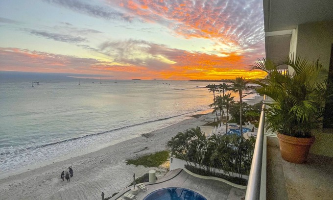 Emiliano Zapata Apartamento | Luxury Beach Front Condo in Beautiful Punta de Mita