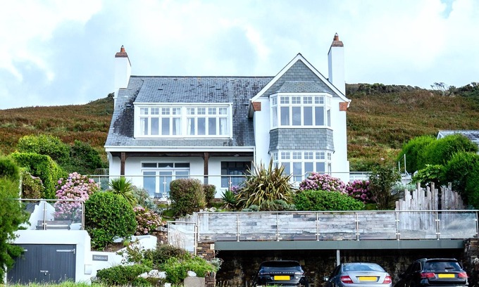 Mortehoe Casa | Luxury beach-front House with fantastic sea views in Woolacombe with parking