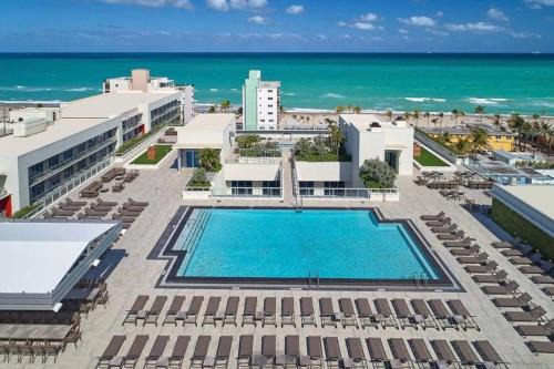 Hollywood Apartamento | Luxury Beach Front Suite with Rooftop Pool