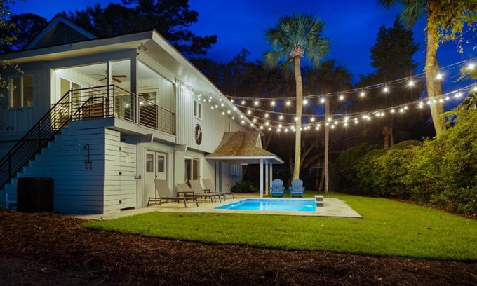 Hilton Head Island Casa | Luxury Beach House - 2min Walk to Beach - Private Pool - Group & Dog Friendly