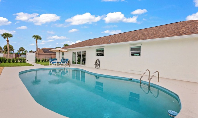 Ormond-by-the-Sea Casa | Luxury Beach Home w/ Pool – 2 Blocks to Ocean - Ormond Beach, near Daytona