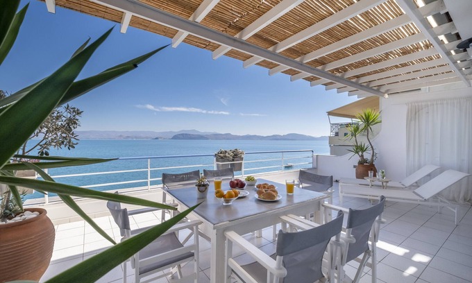 Kiveri Apartamento | Loft de lujo en la playa, vistas únicas al mar, cerca de Nafplio, Micenas, Epidauro