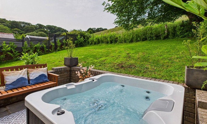 Burry Port Cabaña | LUXURY BEACH STAY WITH HOT TUB, pet friendly in Burry Port