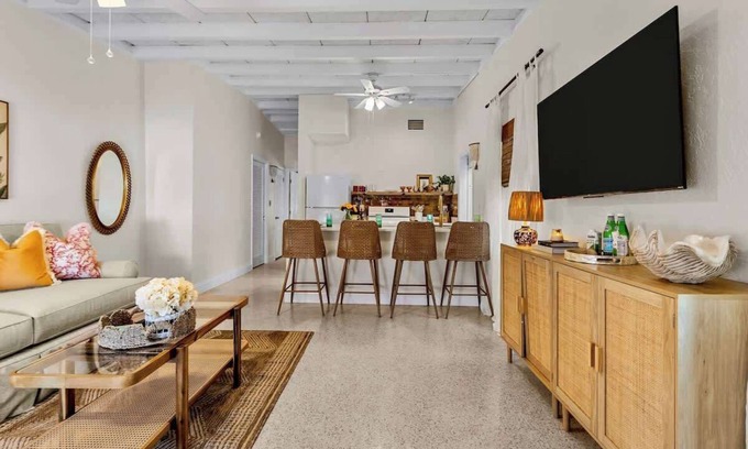 Indian Rocks Beach Cabaña | Luxury Beach Bungalow | Walk to Dining & Sunset