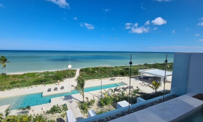 Telchac Puerto Condominio | Luxury beachfront apartment with jacuzzi