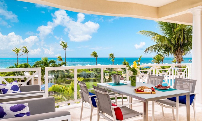 Grace Bay Condominio | Condominio de lujo frente al mar de 2 habitaciones, directamente en la playa de Grace Bay.