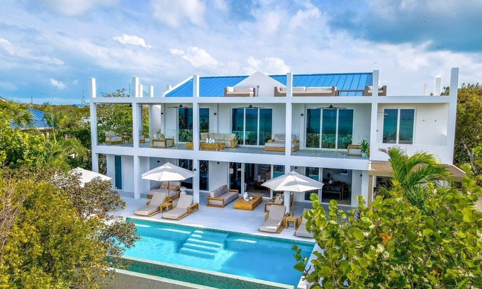 Middle Caicos Casa | Luxury Beachfront Villa w/ Infinity Pool & Rooftop