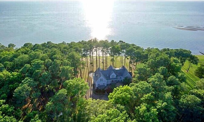 Davis Wharf Casa | Luxury Beachfront 5 Bedroom, 3.5 Bath home with 200 ft. of PRIVATE BEACH!
