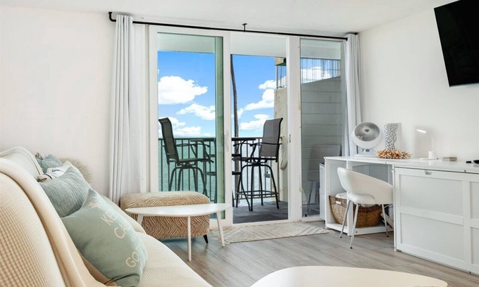 Punaluu Condominio | Luxury Beachfront Condo