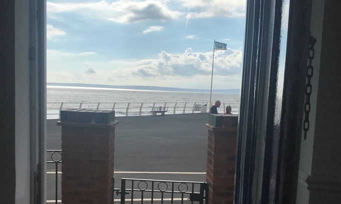 Port Talbot Casa | Luxury beachfront pet friendly 3 bed townhouse