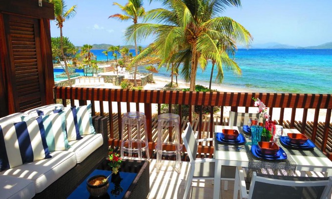 Red Hook Apartamento | Luxury Beachfront King Suite on Sapphire Beach II