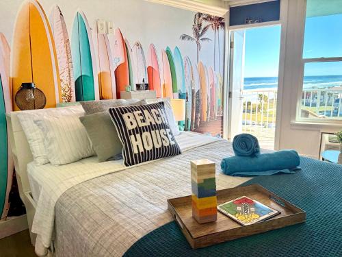 Daytona Beach Apartamento | Luxury Beachfront Studio - Private Balcony with Ocean View - Heated Pool - Hot Tub - Tiki Bar - Sauna