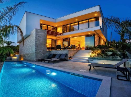 Necujam Villa | Luxury Beachfront Villa Raquel with Private Pool & Gym at Šolta, Croatia