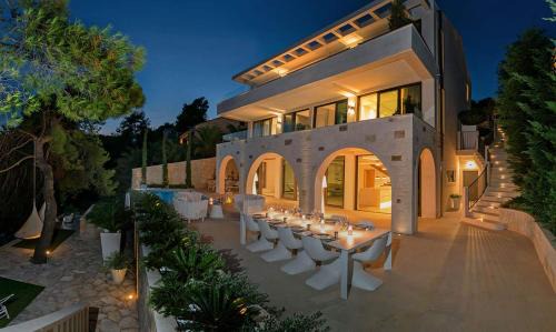 Selca Villa | Luxury Beachfront Villa Silvery Moon with private pool, jacuzzi, sauna and gym on Brac island - Sumartin