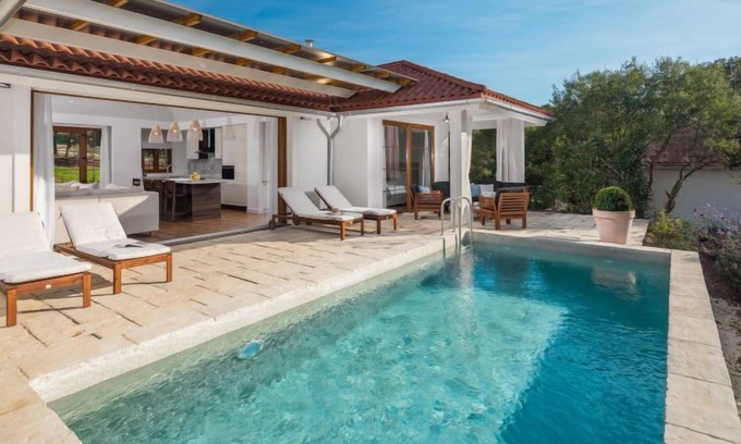 Bale Casa | Luxury Beachside Villa Porto Bus by Interhome