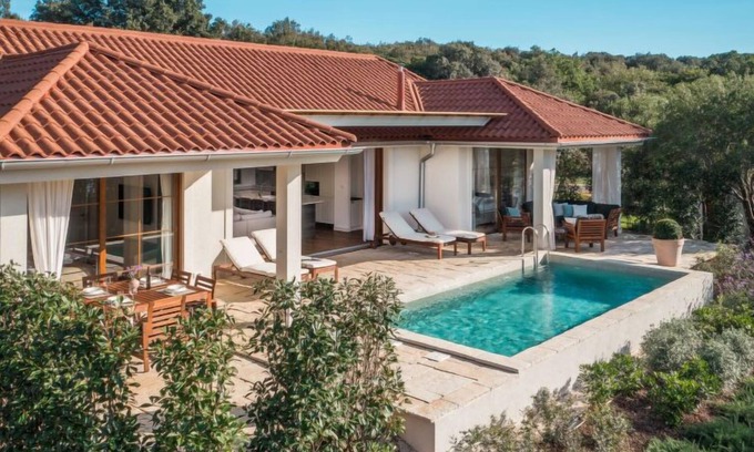 Bale Casa | Luxury Beachside Villa Porto Bus by Interhome