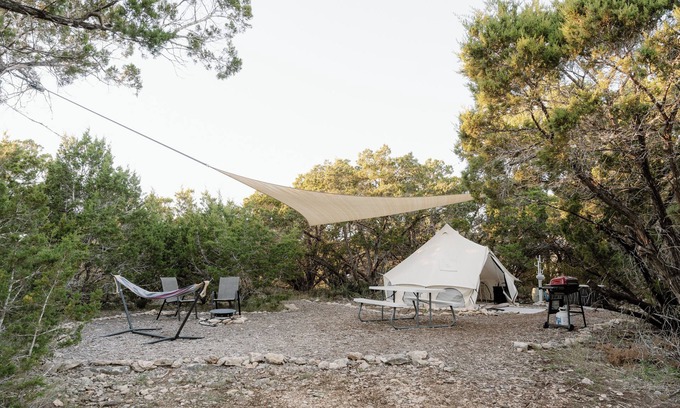 Canyon Lake Alquiler De RV | Luxury bell tent with a/c + hot tub in Canyon Lake, TX