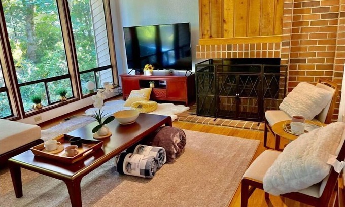 Cougar Mountain Casa | Luxury Bellevue 5 bedroom home