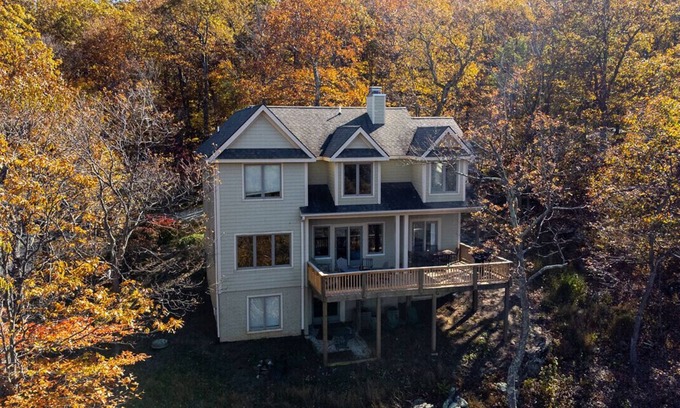 Pedlars Edge Casa | Luxury Black Bear Lodge: Stunning 4 Season Mountain Views! Perfect for Families.