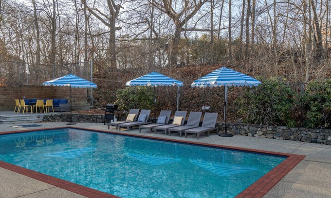 Framingham Casa | Luxury Boston Ranch –Sleeps 8|Pet+|Private pool
