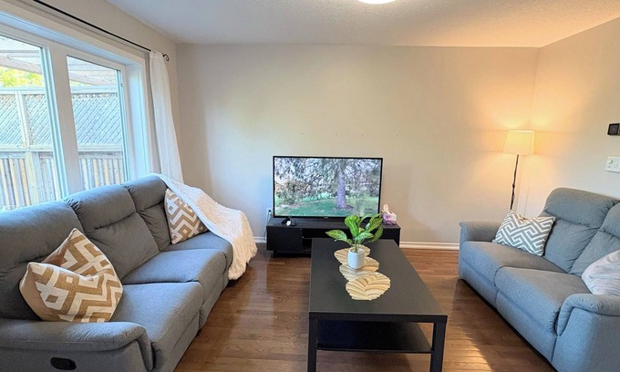 Breslau Casa | Luxury Breslau Retreat |Fenced yard |Steps to Park |Near Airport